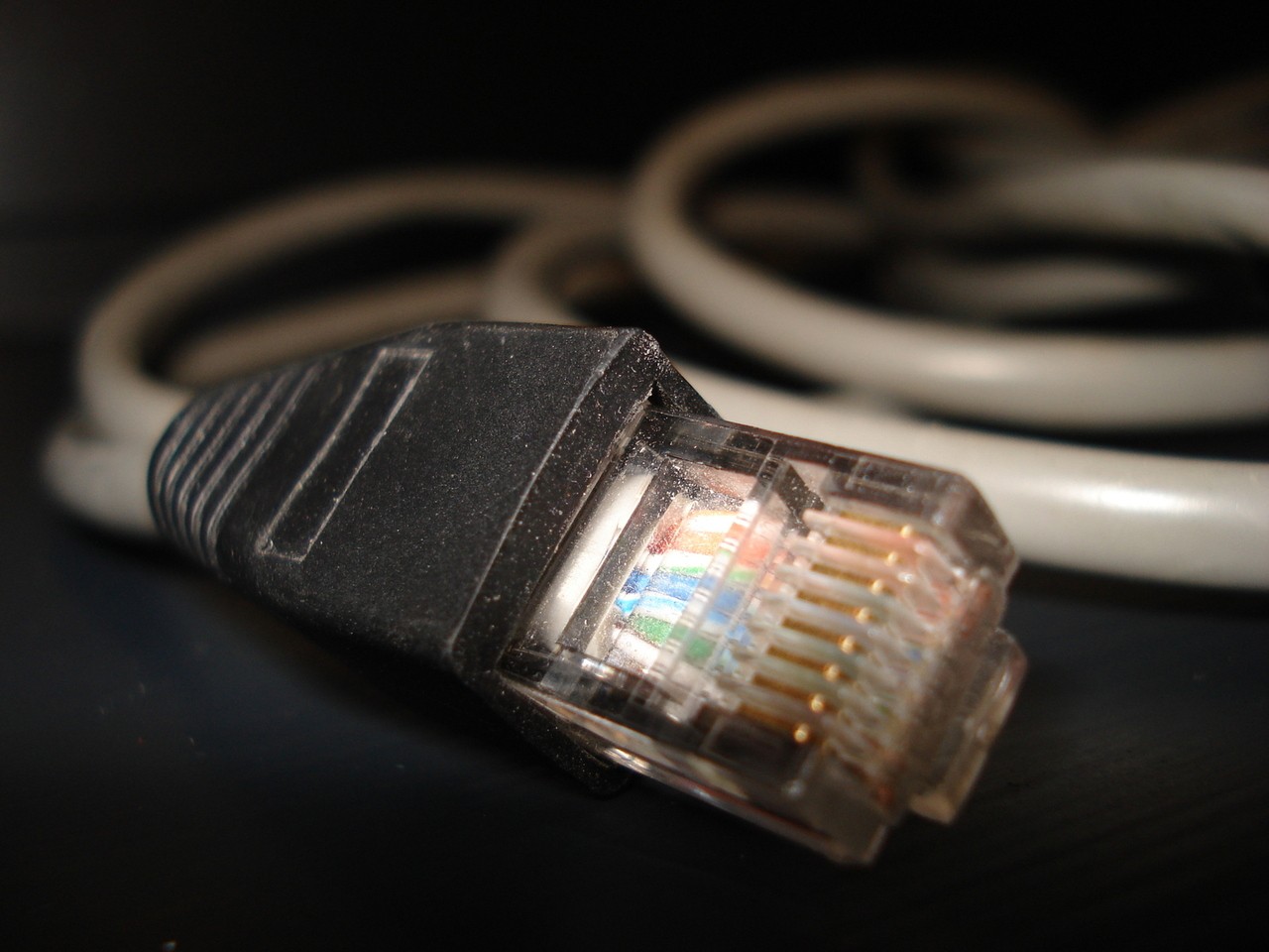 Do czego służy kabel sieciowy?